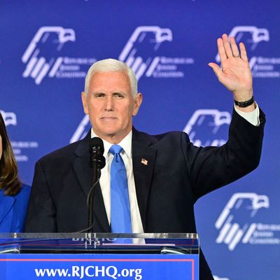 Mike Pence Suspends His Flailing Presidential Campaign