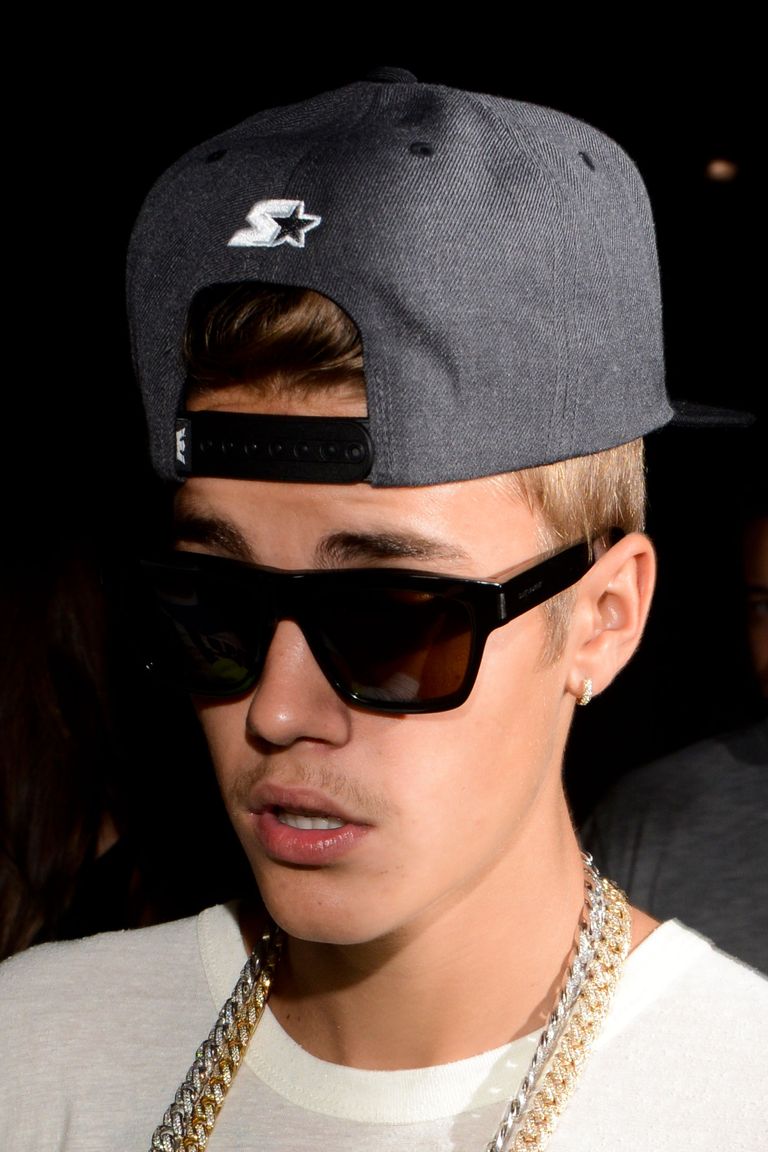 Justin Bieber в кепке
