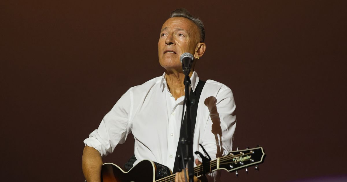 Bruce Springsteen Writes Tribute to the ‘Streets of Minneapolis’