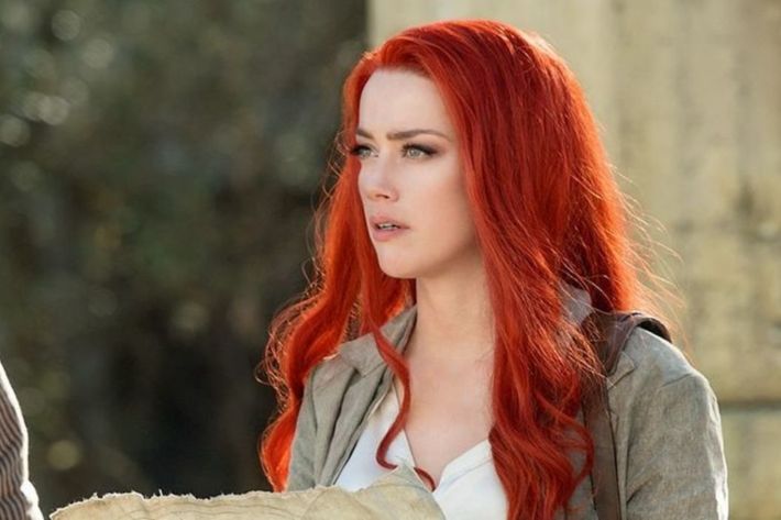 scarlett johansson short red hair avengers