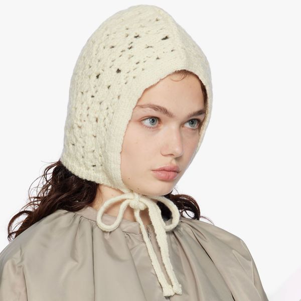 AMOMENTO Off-White Crochet Knit Bonnet