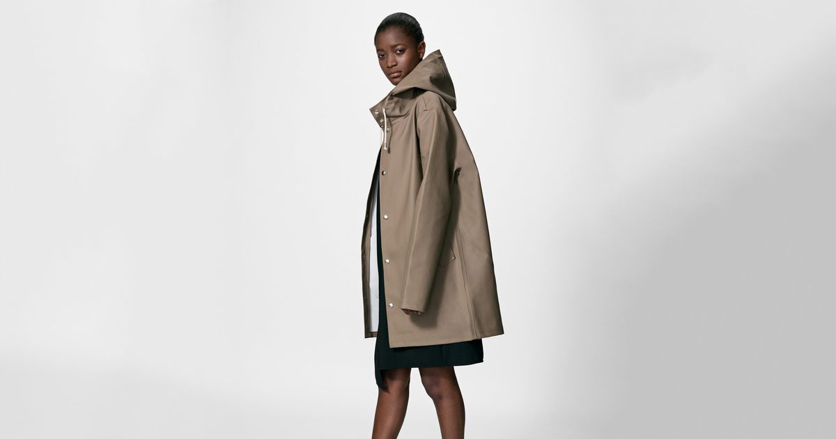 iClosam Women Raincoats Waterproof Rain Jacket Lightweight Hood Lining Jacket Windbreaker