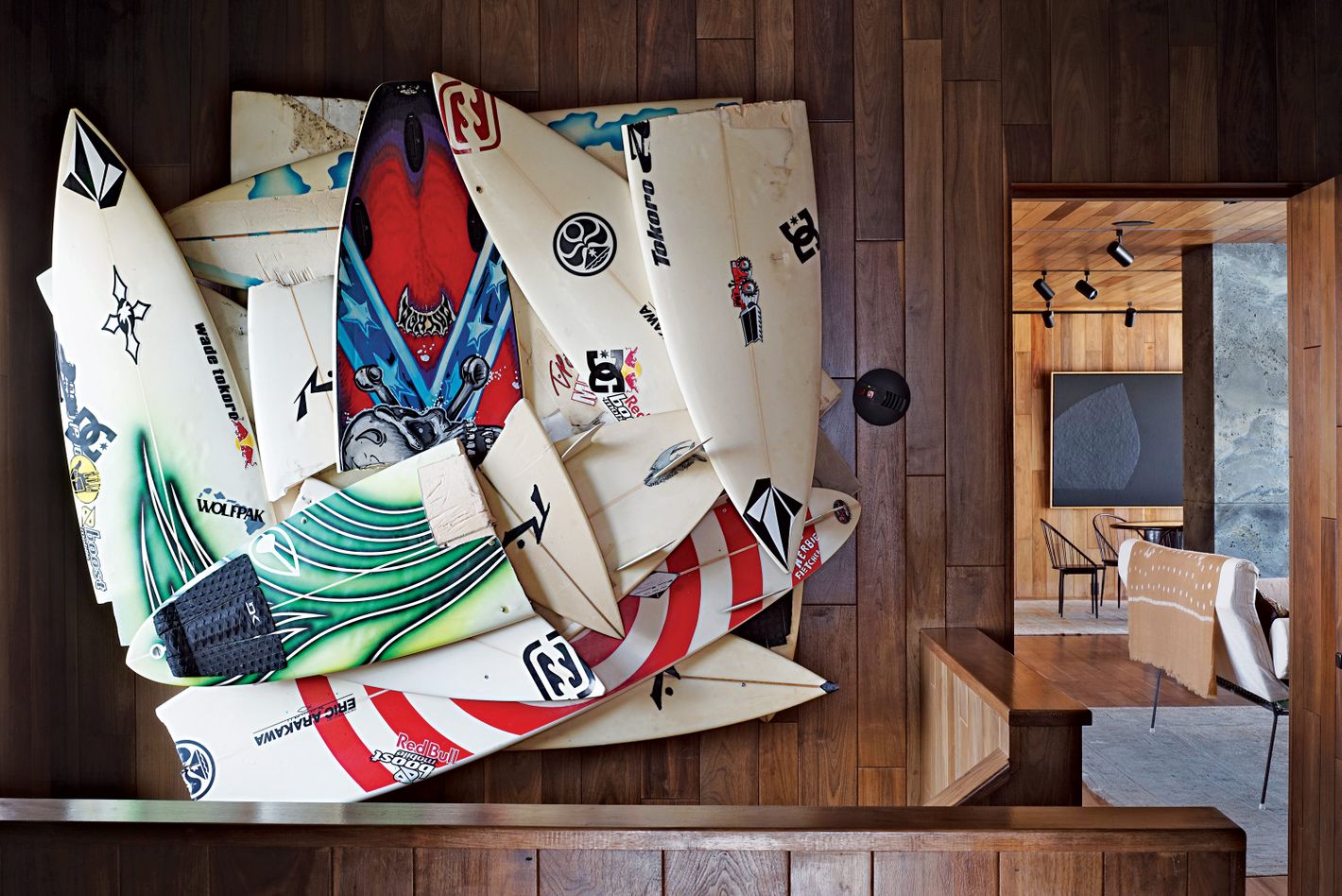 Tour a Neon-Accented Seaside Escape in Montauk