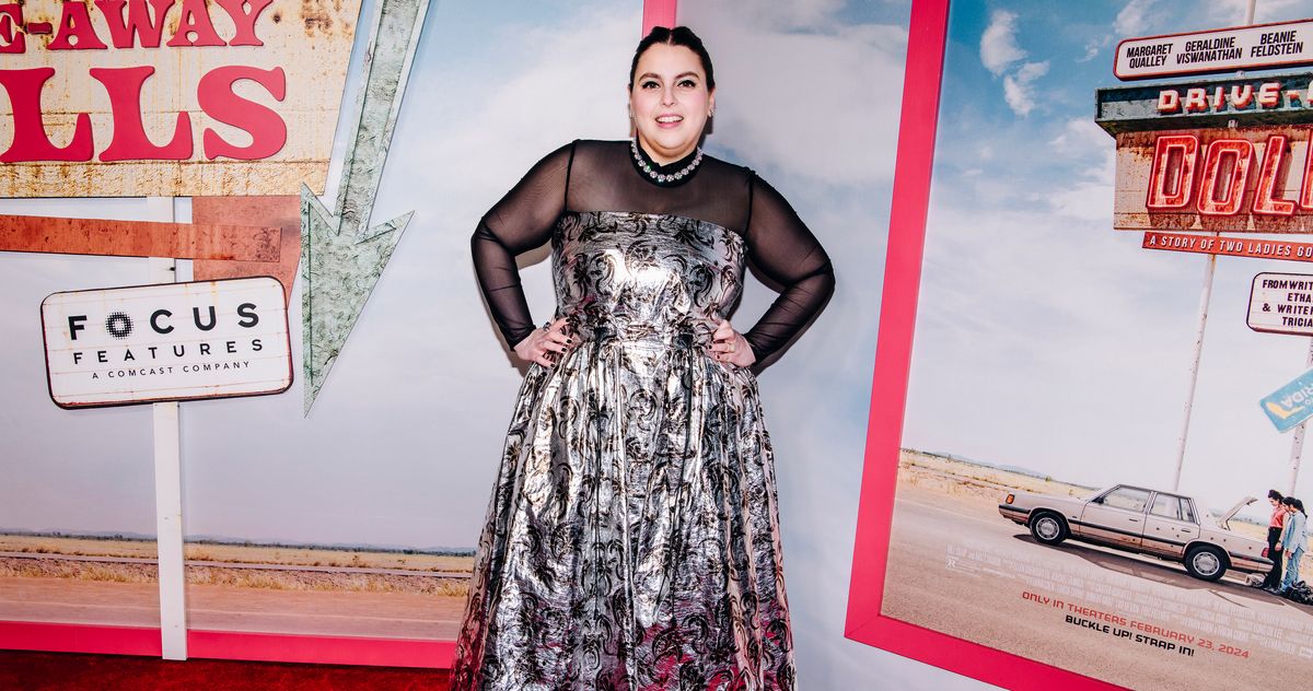 Beanie Feldstein Starstruck by Famous 'Drive-Away Dolls' Dog - Vimarsana News