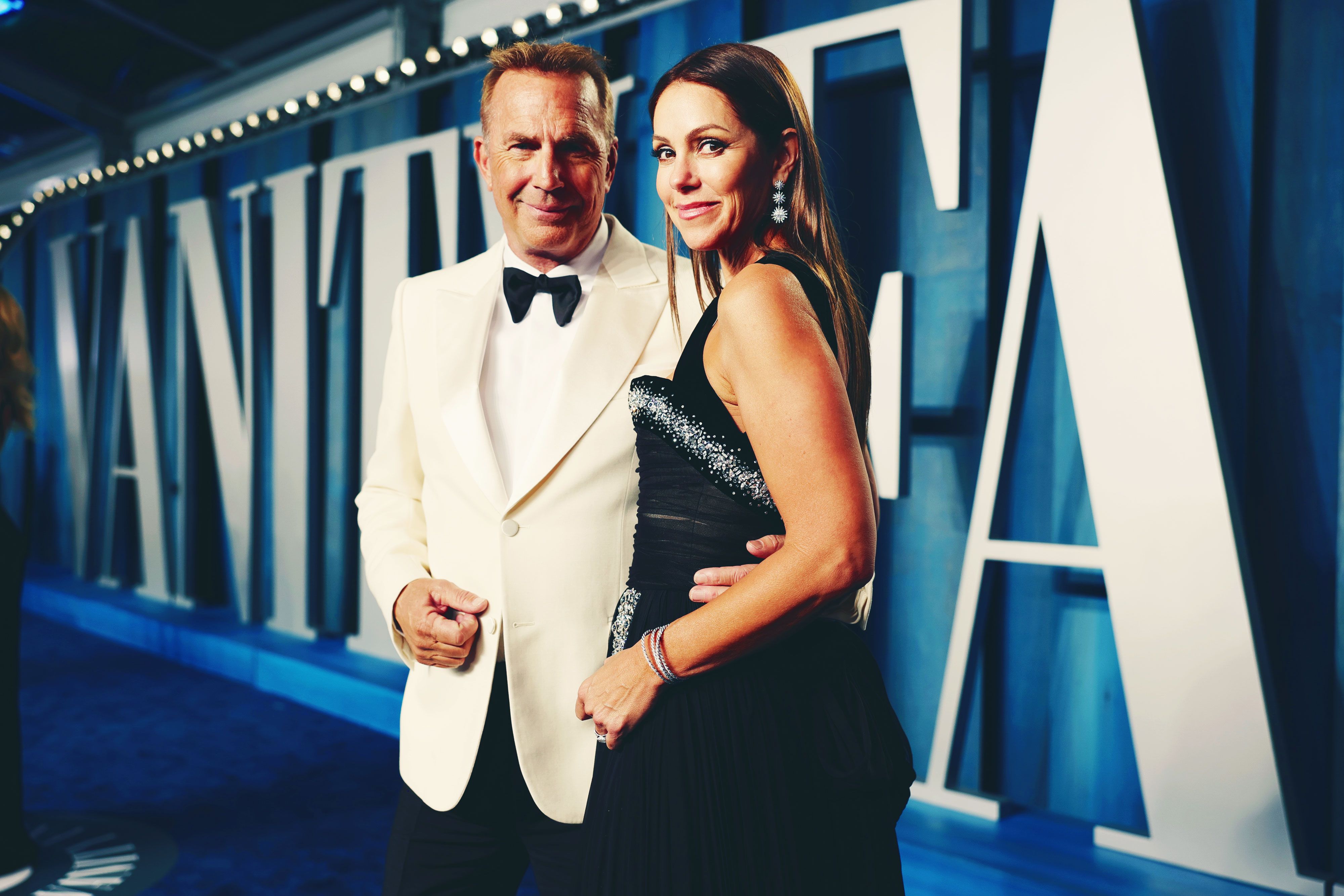 Kevin Costner and Christine Baumgartner Divorce News pic