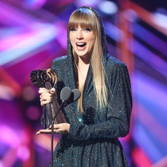 Taylor Swift Receives the 2023 iHeartRadio Innovator Award – NBC Boston