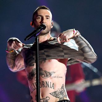 Adam Levine gets head squished by boobs 