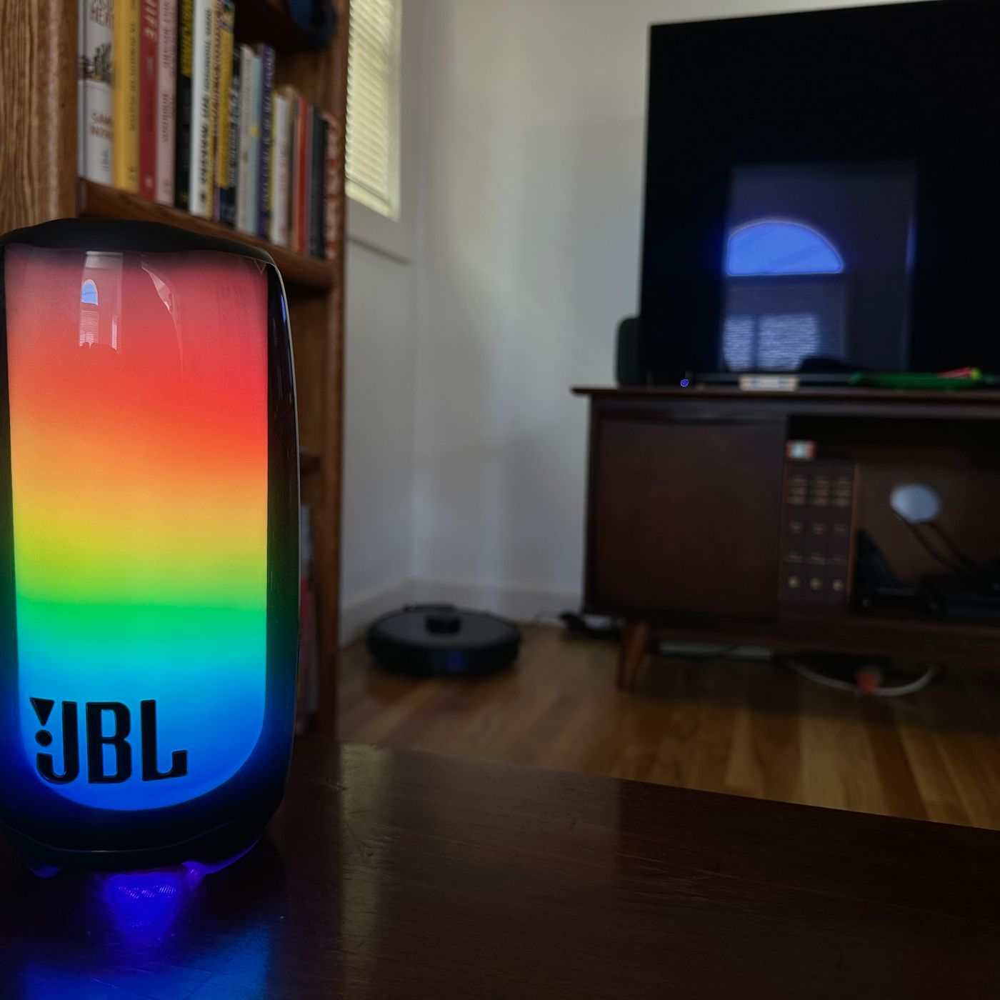 JBL Pulse portable Bluetooth speaker review: The mobile speaker with a  built-in light show - CNET