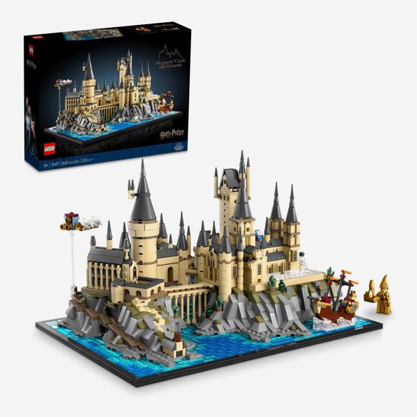 LEGO Harry Potter Hogwarts Castle and Grounds