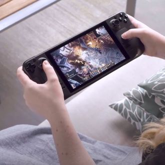 Steam Deck Handheld Gaming Console Shipping Begins: How to Reserve