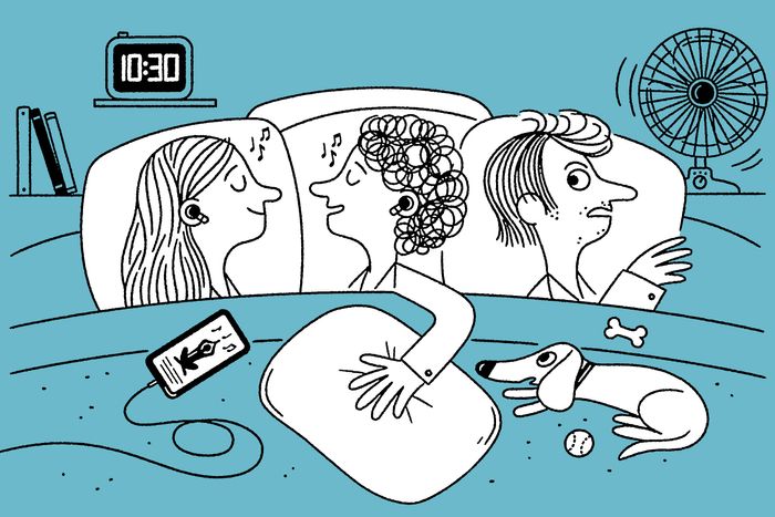 We’re a polyamorous throuple — here’s how we sleep at night! (Hint: It involves a big bed) ❤️💕