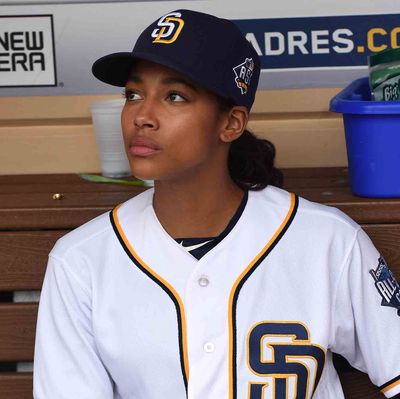 PITCH: Kylie Bunbury in the all-new “Scratched” episode of PITCH airing Thursday, Dec. 1 (8:59-10:00 PM ET/PT) on FOX.CR: Ray Mickshaw / FOX. © 2016 FOX Broadcasting Co.