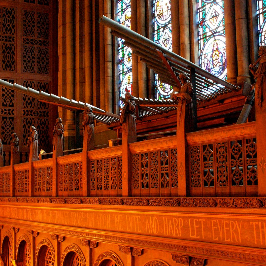 The trompette en chamade mimics trumpet sounds.