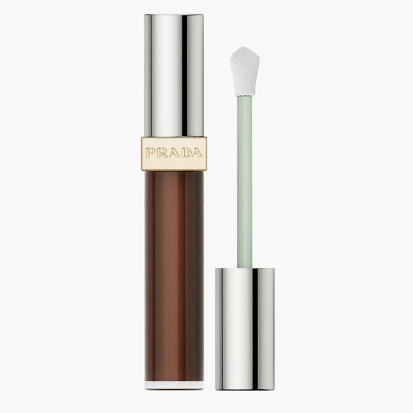 Prada Micro-Correcting Blurring Concealer with Peptides