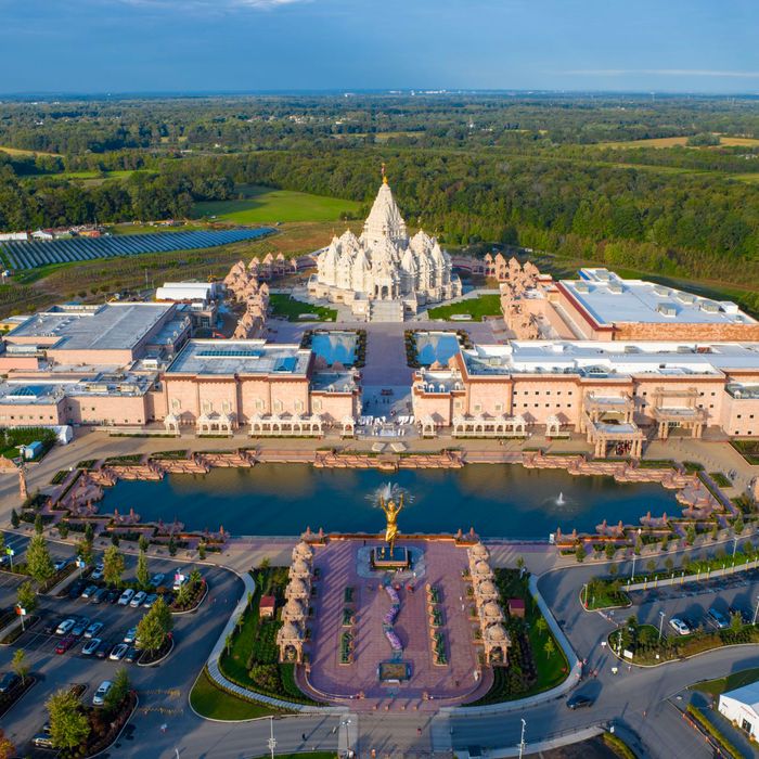 The New Jersey Hindu Temple Covered With 10,000 Sculptures