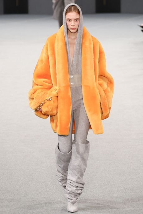 Balmain: Runway - Paris Fashion Week - Womenswear Fall/Winter 2025-2026