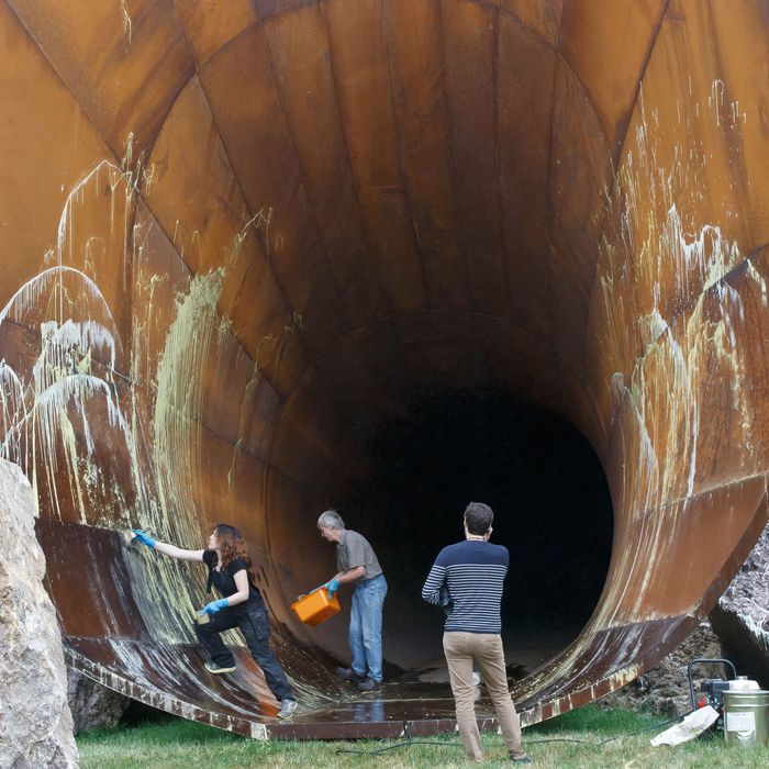 e317f17145e0c4521b19a42067aaf0f8d5-19-anish-kapoor-vandalism.rsquare.w700.jpg