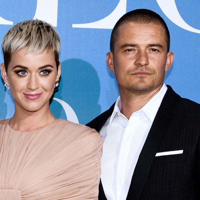 Katy Perry Orlando Bloom Got Engaged With Huge Flower Ring