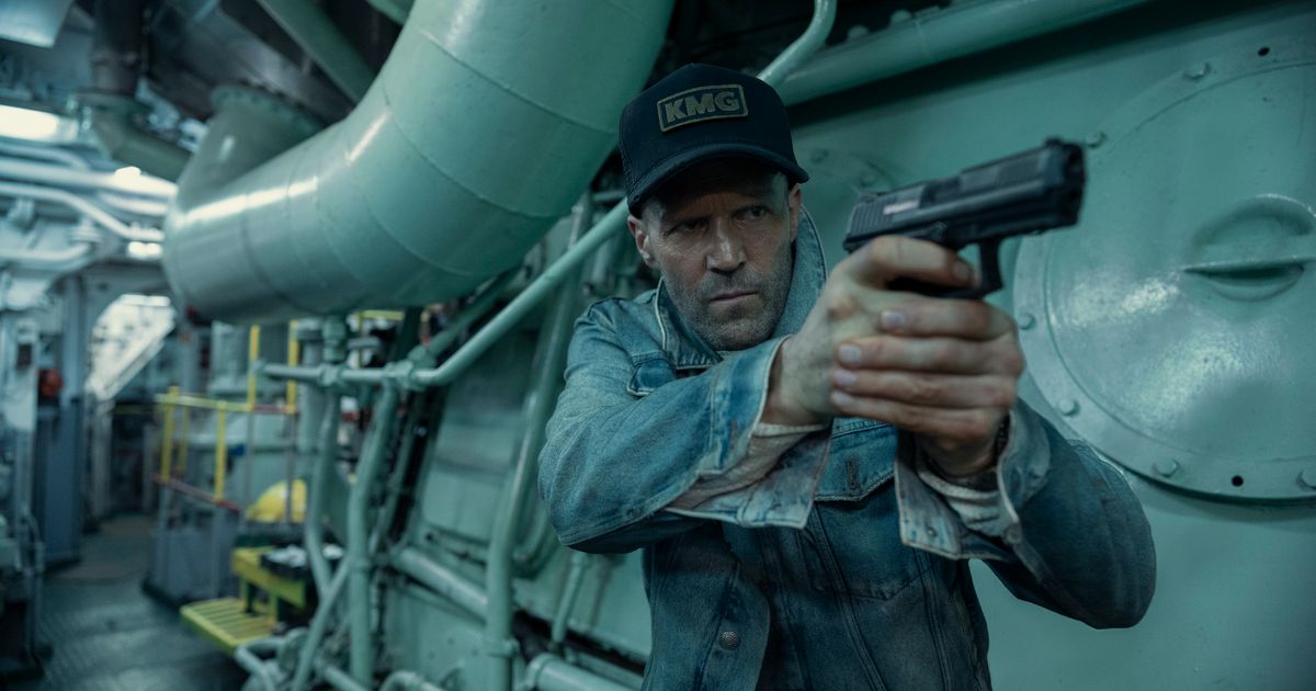 Jason Statham Rips a Guy’s Face Open With a Padlock in Mutiny