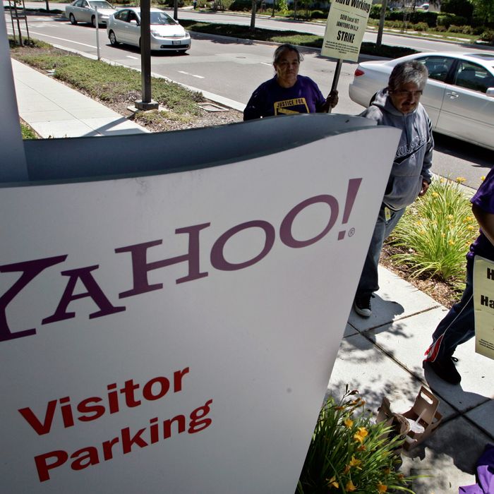 Striking Yahoo janitors and supporters hold signs during a rally in front of Yahoo headquarters in Sunnyvale, Calif., Tuesday, May 20, 2008. Hundreds of janitors walked off the job Tuesday in the Silicon Valley, leaving the local offices of technology giants like Cisco Systems Inc., Hewlett-Packard Co., Oracle Corp. and Yahoo Inc. without their usual cleanup crews.