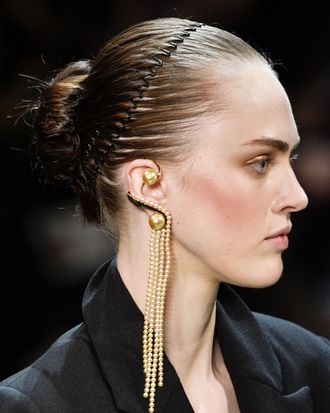 The hair and makeup at Prabal Gurung fall 2018.