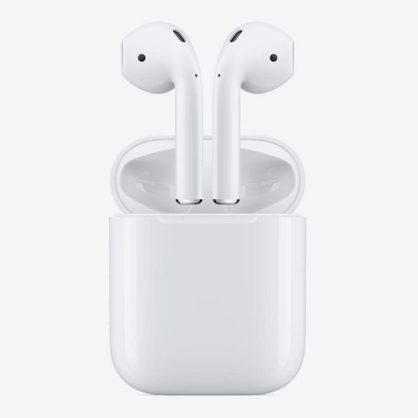 Apple AirPods (Wireless Charging Case)