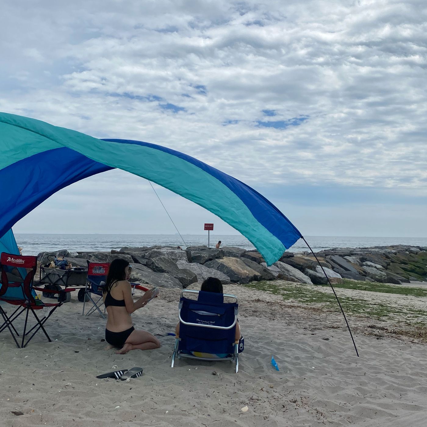Shibumi Shade®, World's Best Beach Shade, The Original Wind-Powered® Beach  Canopy, Provides 150 Sq. Ft. of Shade, Compact & Easy to Carry, Sets up in