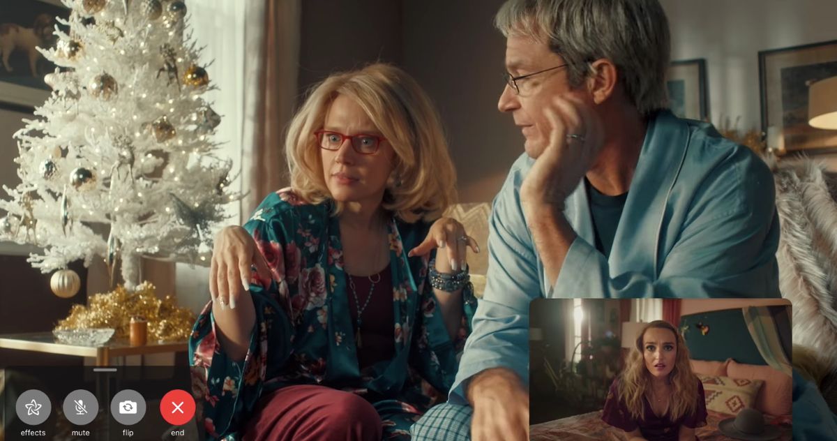 Snl 2022 Christmas Snl Spoofs Mom Reactions To Travel-Less Quarantine Christmas