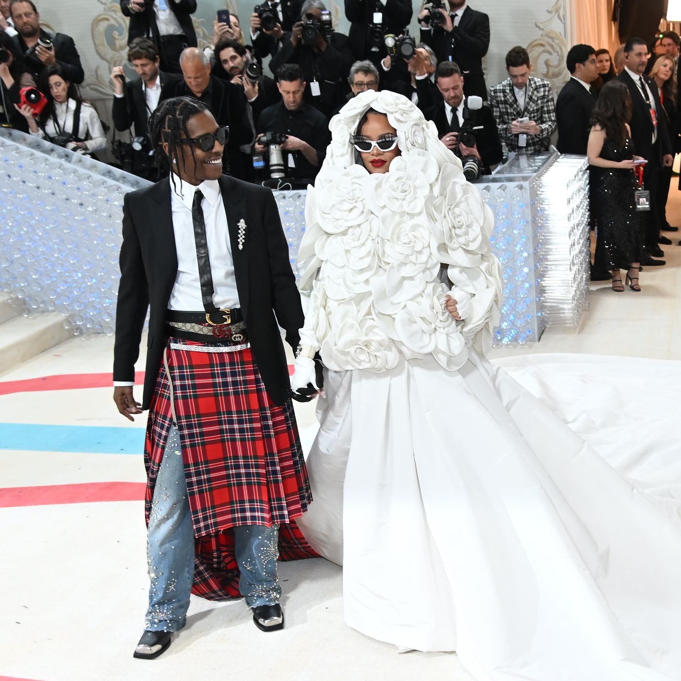 Rihanna Closes Met Gala 2023 Carpet – The Hollywood Reporter