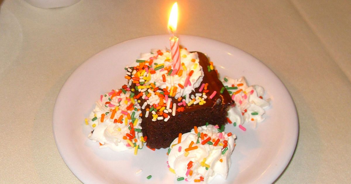 Chef Rants on Facebook to Defend His 25 CakeCutting Fee