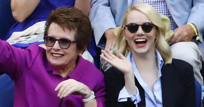 艾瑪史東 (Emma Stone) 在美國公開賽上與比利簡金 (Billie Jean King) 的約會對象度過了一段美好時光