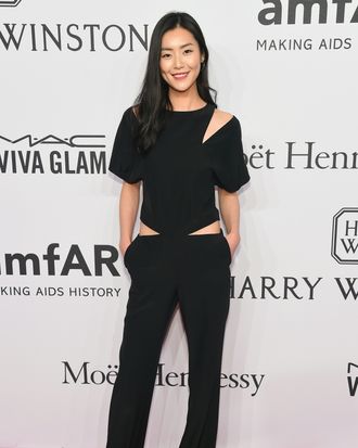 Chinese Supermodel Liu Wen's Tiny Waist Is What Everyone In China Is  Talking About Now - TODAY