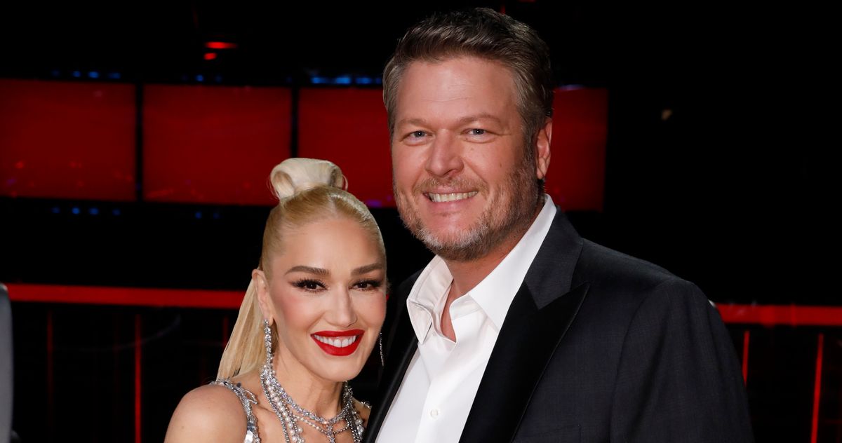 I Must See Gwen Stefani and Blake Shelton’s Tabloid-Covered Bathroom