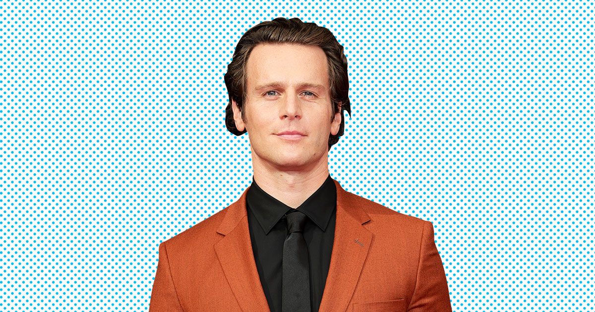 喬納森·格羅夫 (Jonathan Groff) 解釋他的不穿襪子矩陣惡棍