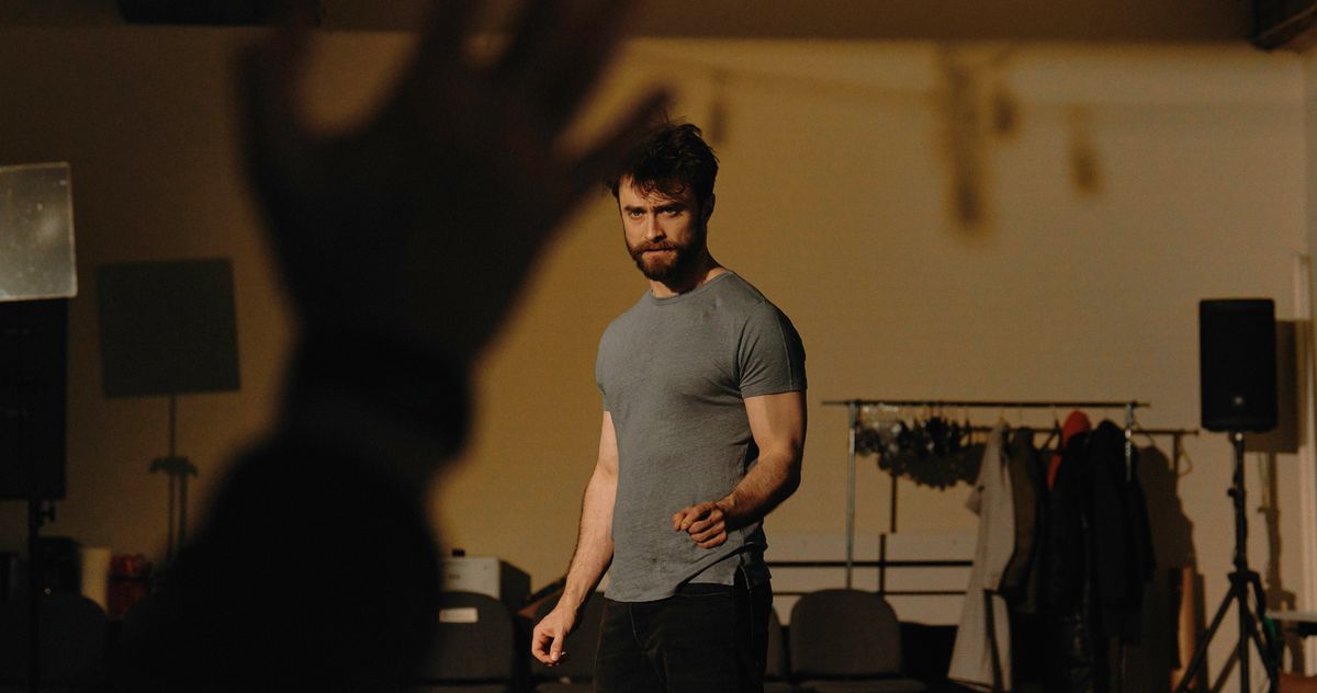“Outrageous: Actor Daniel Radcliffe Endorses Disrespectful Behavior from Audience Members!”