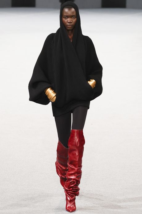 Balmain: Runway - Paris Fashion Week - Womenswear Fall/Winter 2025-2026
