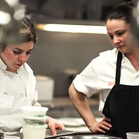 Anna Shovers和Dana Cree。