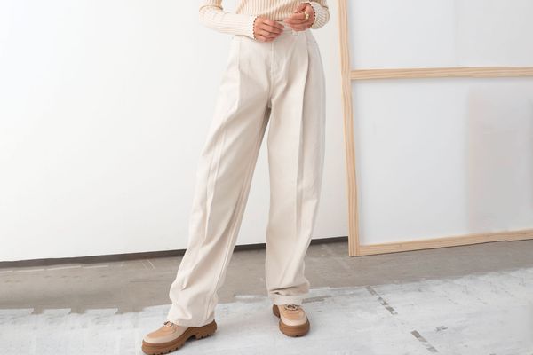 Relaxed High Rise Pleat Jeans