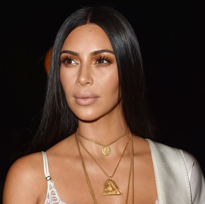 Kim Kardashian Robbed At Gunpoint In Paris What To Know