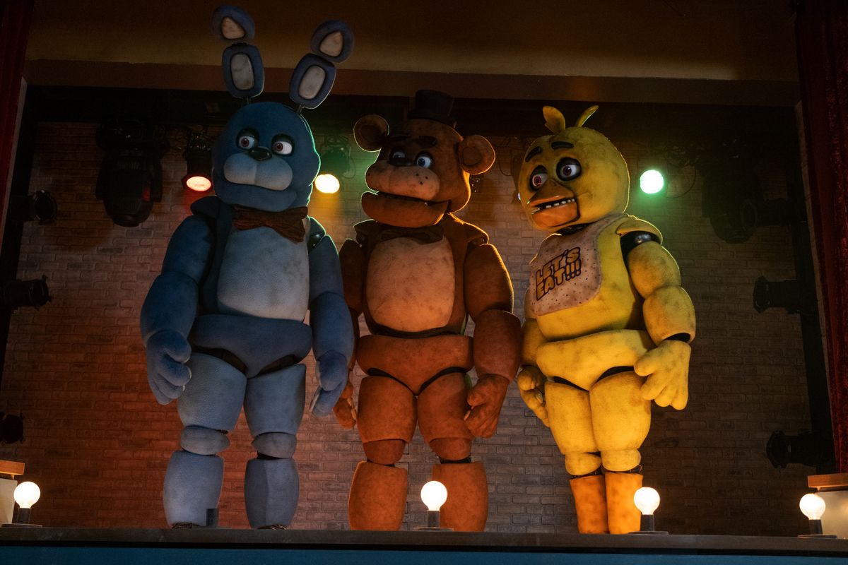 Five Nights At Freddy's 4-Piece Cutouts: Freddy