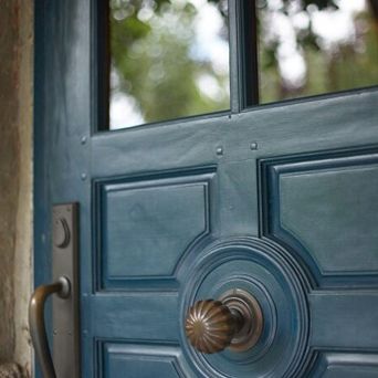 Is it the French Laundry's iconic blue door?