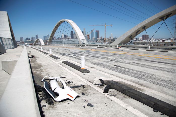 L A S 6th Street Bridge Bike Lane Was Built For A Car Crash   4eec97854ed6d312df41284b0920e523a2 6th St Bridge 1.rhorizontal.w700 