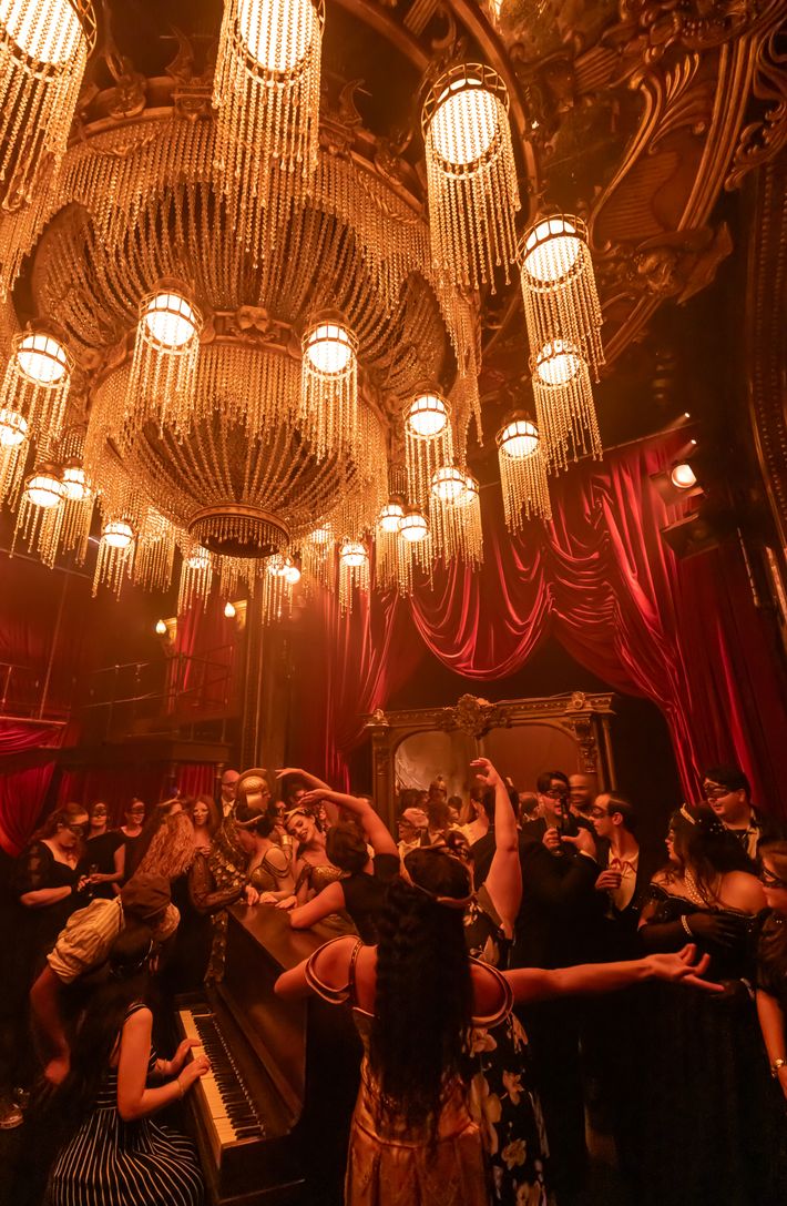 Yes, of course, there is a chandelier.