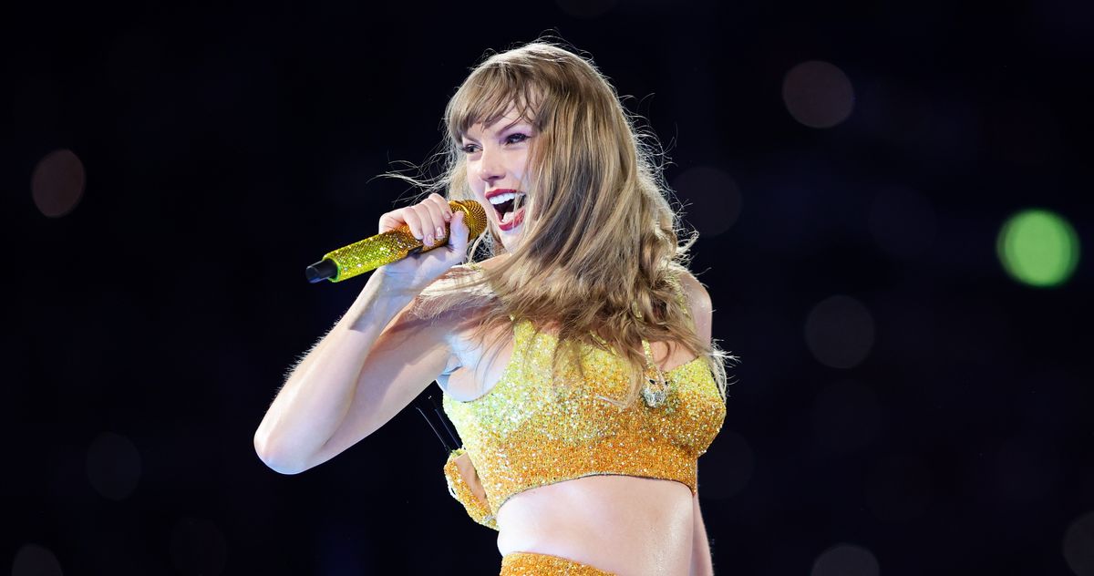 アート・デザイン・音楽 Taylor Swift - The Eras Tour Book target First Look at Exclusive Official “Taylor Swift | The Eras