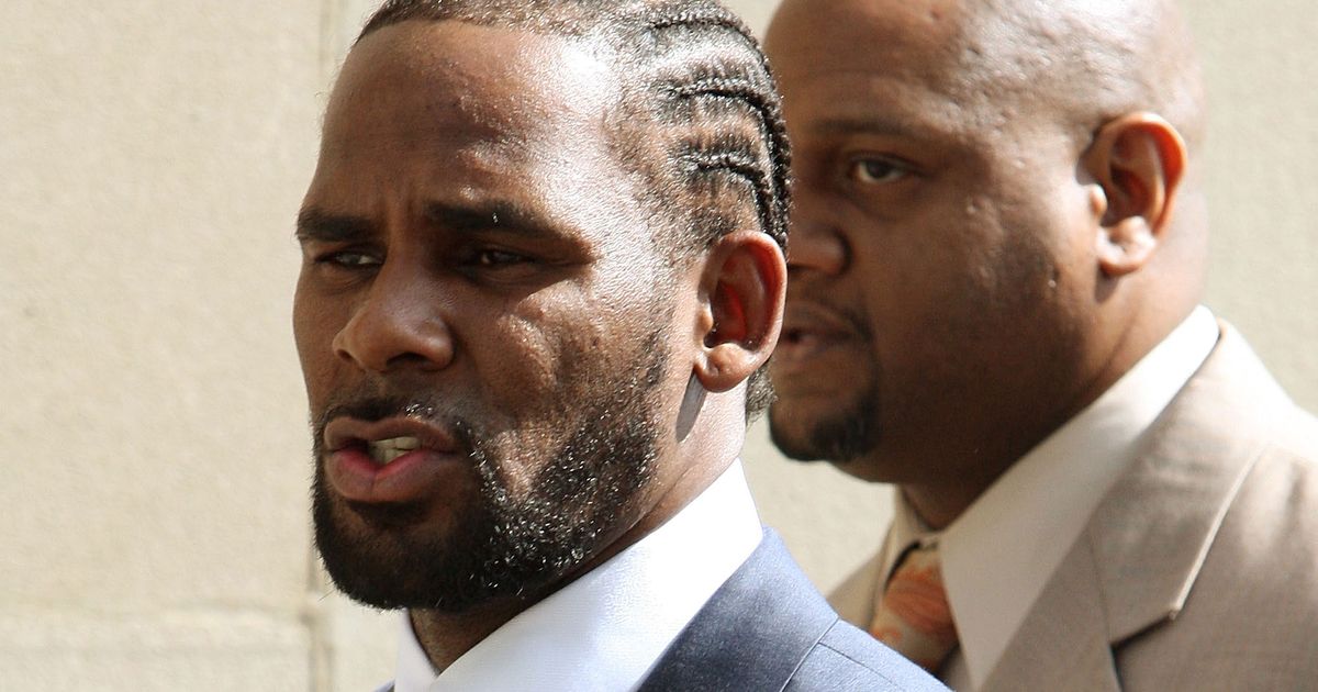 R. Kelly 在喬治亞州接受刑事調查，兩名婦女在芝加哥指控行為不當