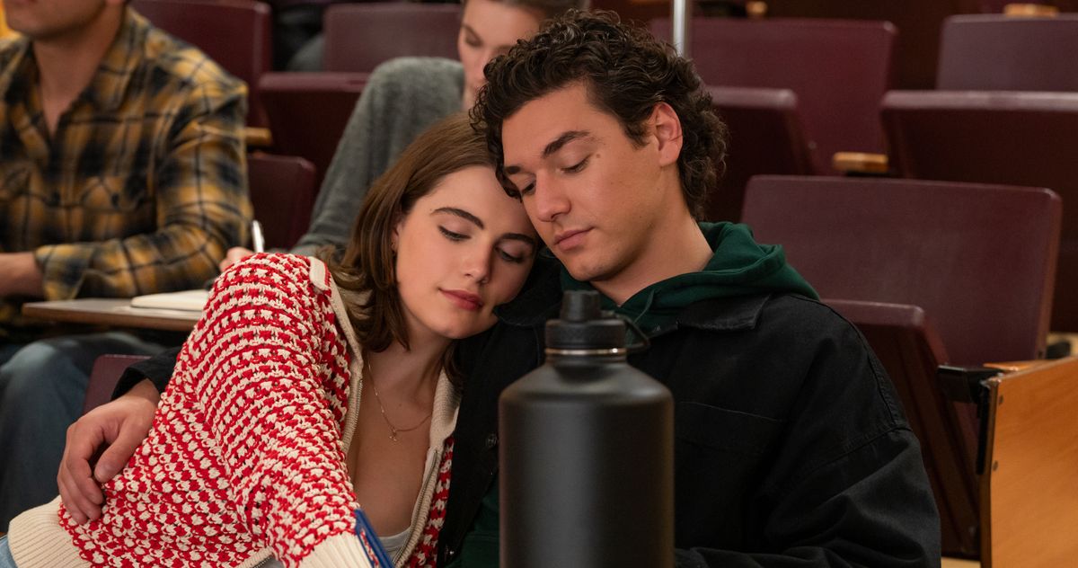 “Outrage as Student Ella Bright Defends Troubling Age-Gap Relationships”