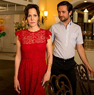 Mary-Louis Parker as Nancy Botwin and Justin Chatwin as Josh Wilson (Season 8: episode 12)