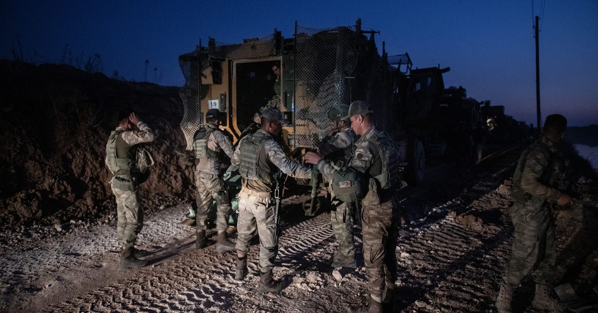 Ночной действия. Военные ночью. Военная база ночью. Спецназ в Сирии Военная база. Военная база в Сирии ночь.