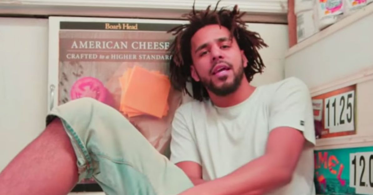 J. Cole 在他嚴厲的新歌中談論的是哪位說唱歌手？