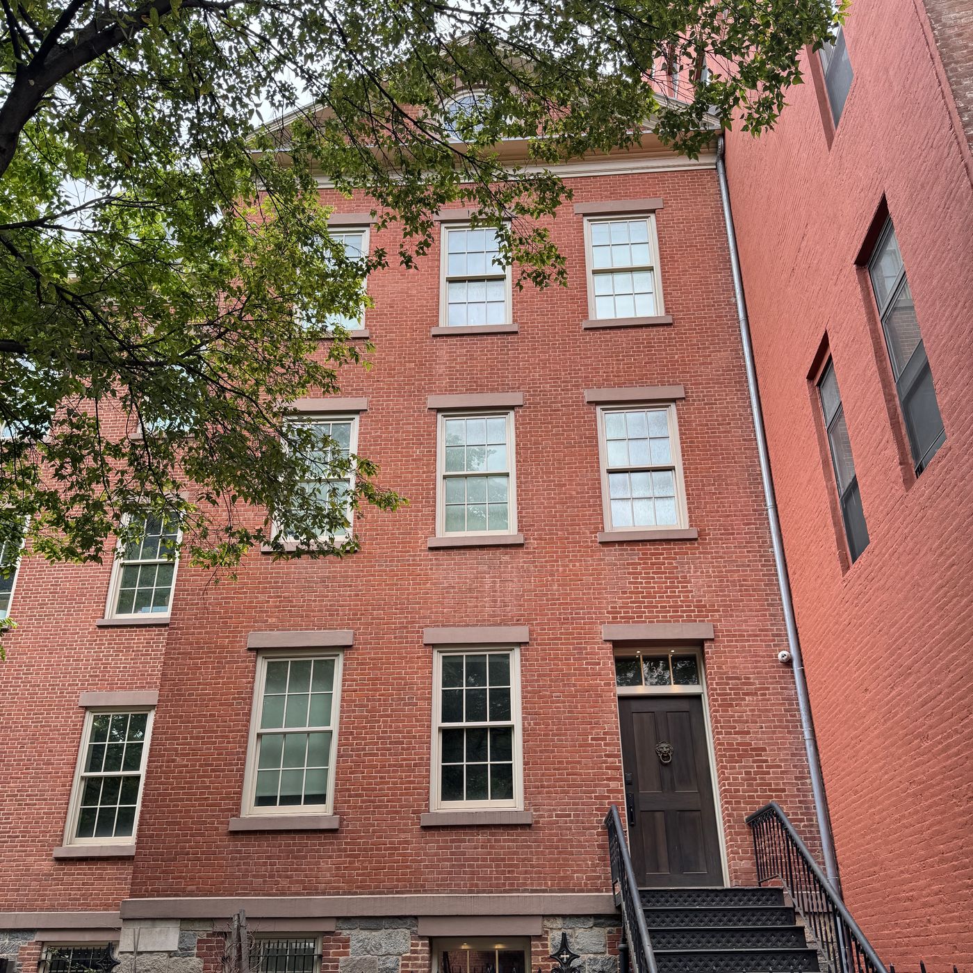 People Want to Rent the New York City Crypto Torture House